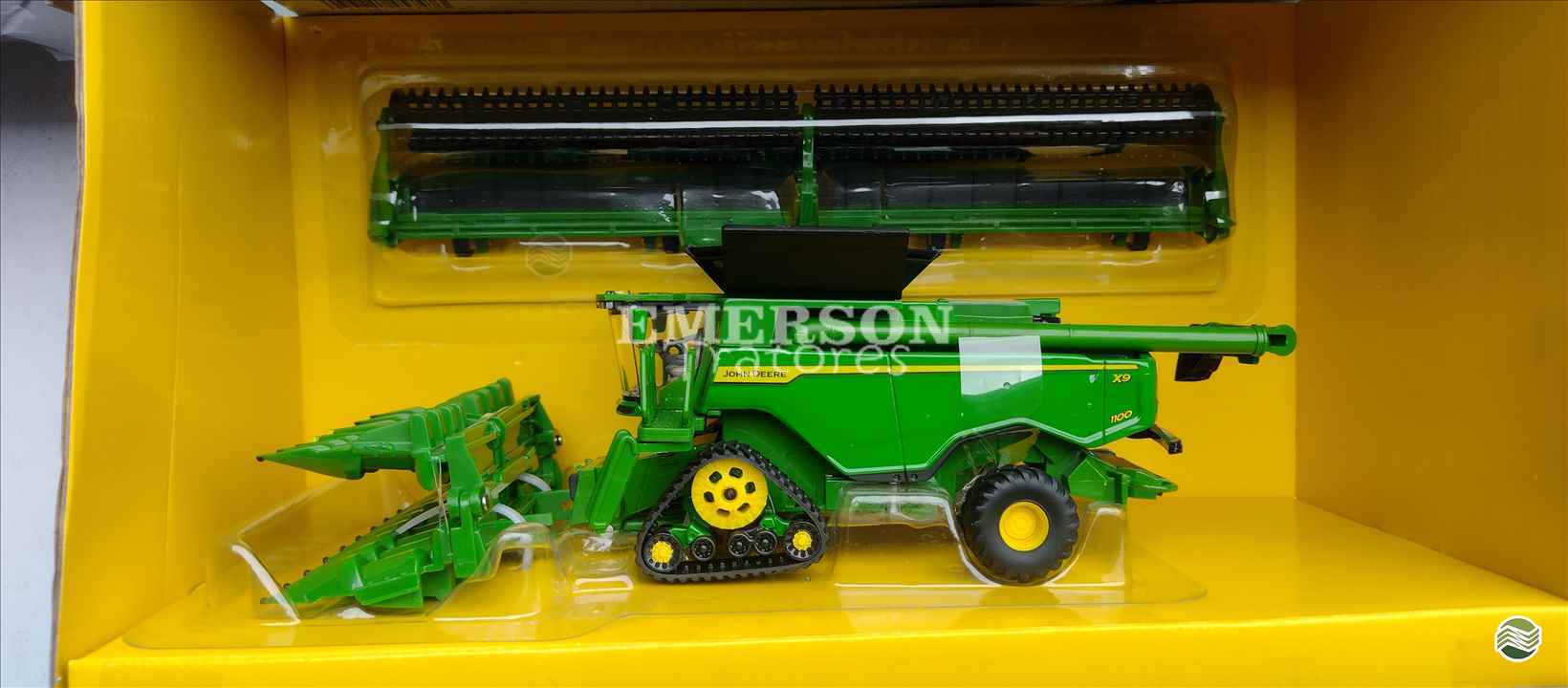 ponta-grossa%2fpr%2fminiaturas%2fcolheitadeira%2fjohn-deere%2fjohn-deere-1165%2femerson-tratores%2f14487